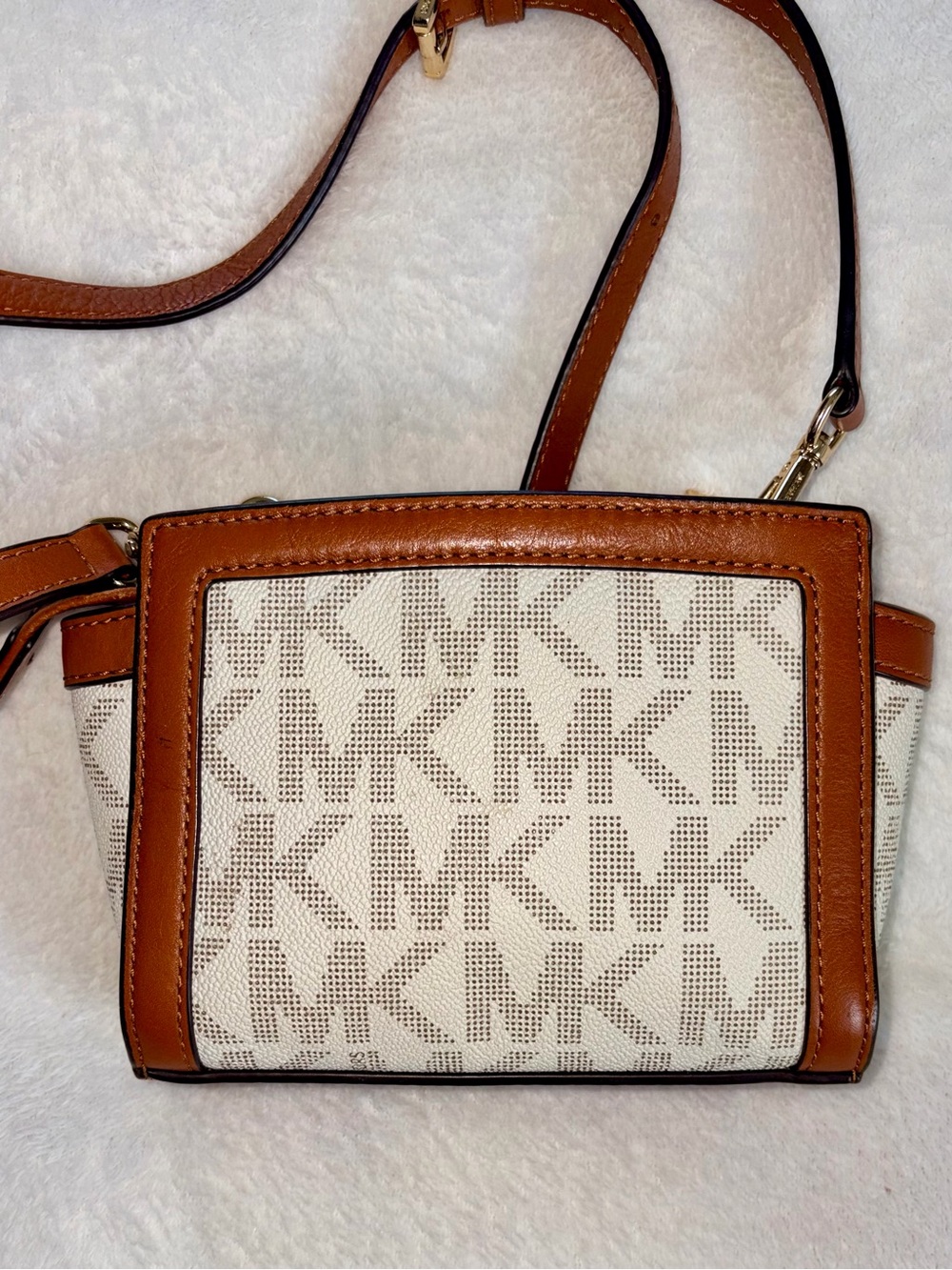 Michael Kors Selma Mini Messenger Crossbody Bag - Picture 3 of 11